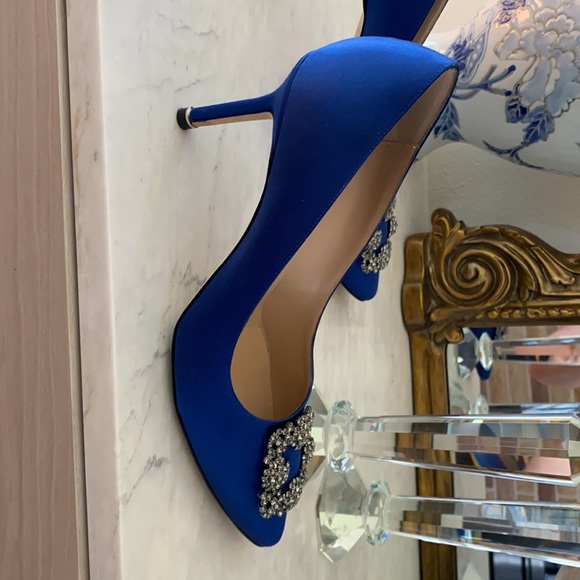 Manolo Blahnik Hangisi 70 (2.75 inches) embellished satin pumps// size 40.5 - Picture 4 of 6